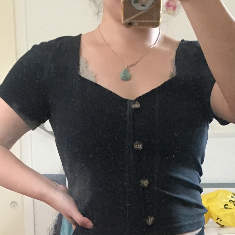 Abercrombie & Fitch Cropped black top